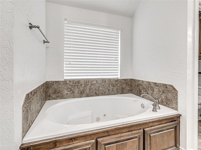 9701 Lakecrest Drive, Oklahoma City, OK 73159