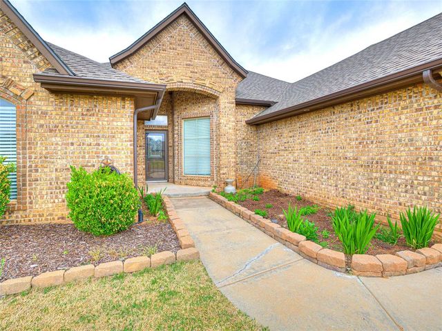 9701 Lakecrest Drive, Oklahoma City, OK 73159
