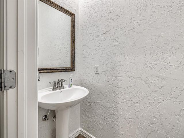 9701 Lakecrest Drive, Oklahoma City, OK 73159