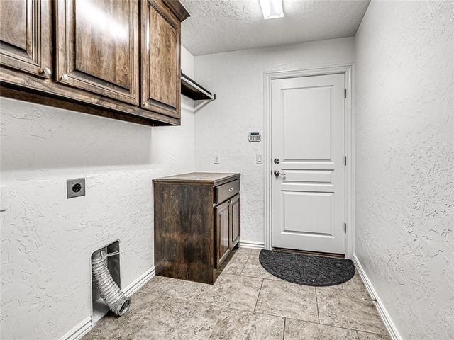 9701 Lakecrest Drive, Oklahoma City, OK 73159