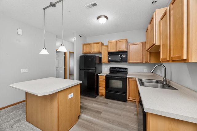 8601 Westown Parkway 5211, West Des Moines, IA 50266