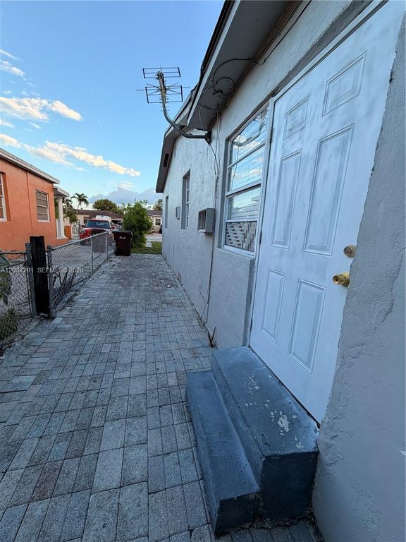 505 E 18th St, Hialeah, FL 33013