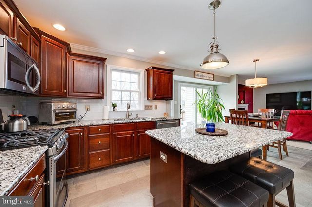 36 PICKWICK PL, Reading, PA 19606