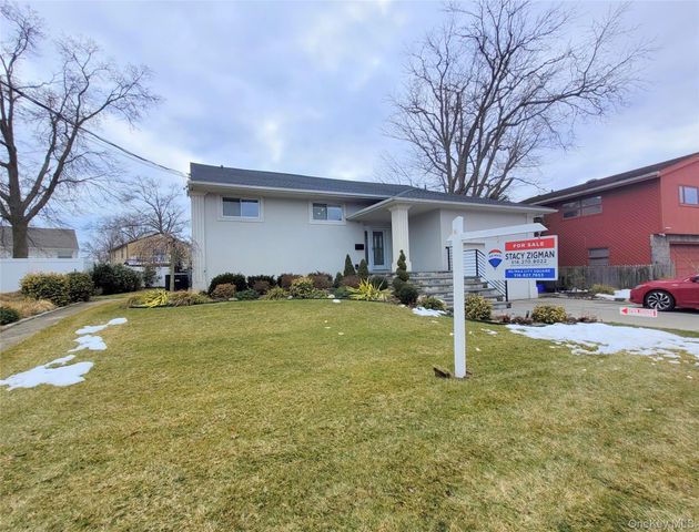 702 Fishermans Road, Baldwin, NY 11510