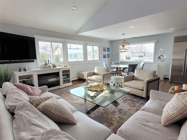 702 Fishermans Road, Baldwin, NY 11510