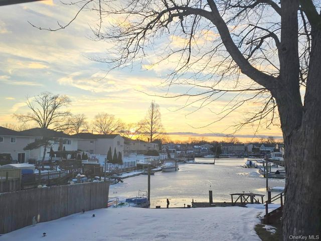 702 Fishermans Road, Baldwin, NY 11510