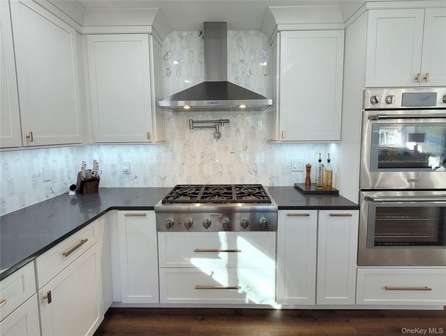 702 Fishermans Road, Baldwin, NY 11510