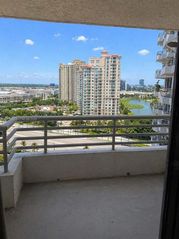 3300 NE 191st St 1803, Aventura, FL 33180