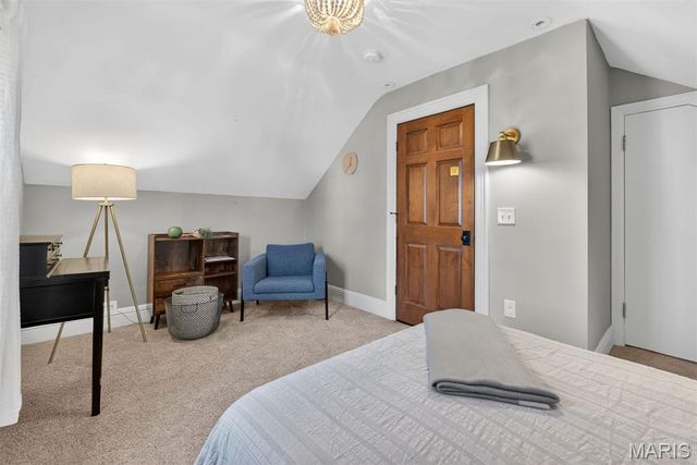 7437 Stratford Avenue, University City, MO 63130