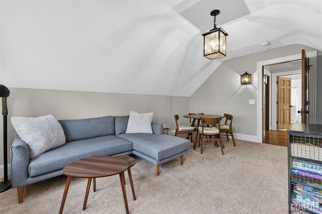 7437 Stratford Avenue, University City, MO 63130