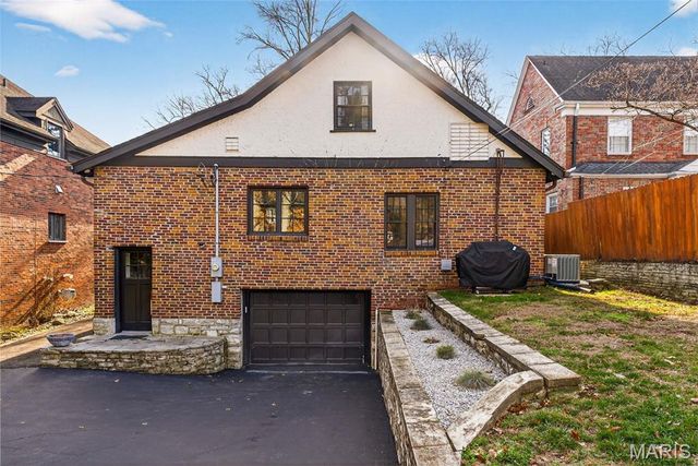 7437 Stratford Avenue, University City, MO 63130