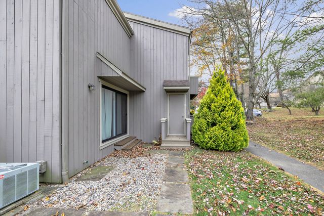 35 Algonquin Lane D, Stratford, CT 06614