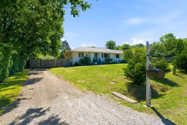 2000 Saint Joseph Dr, Nashville, TN 37218