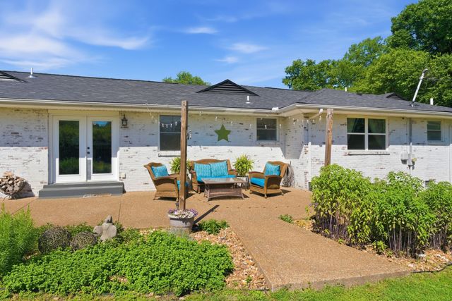 2000 Saint Joseph Dr, Nashville, TN 37218