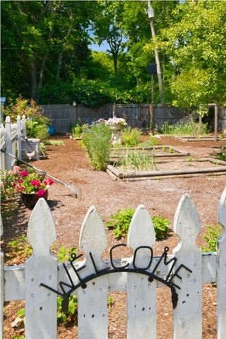 2000 Saint Joseph Dr, Nashville, TN 37218