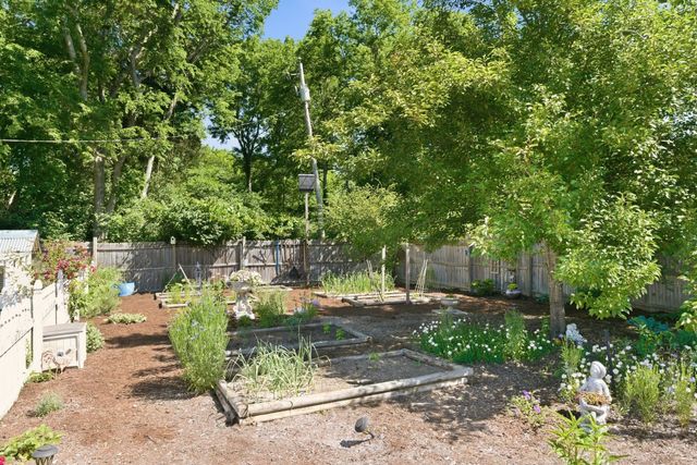 2000 Saint Joseph Dr, Nashville, TN 37218