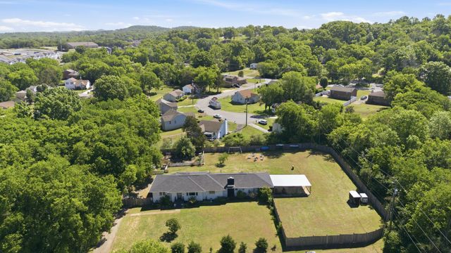 2000 Saint Joseph Dr, Nashville, TN 37218