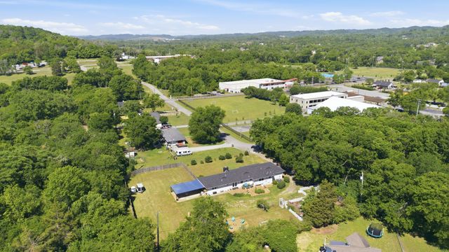2000 Saint Joseph Dr, Nashville, TN 37218