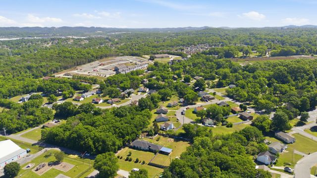 2000 Saint Joseph Dr, Nashville, TN 37218