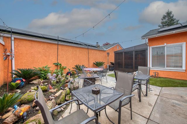 2715 N Marty Avenue, Fresno, CA 93722