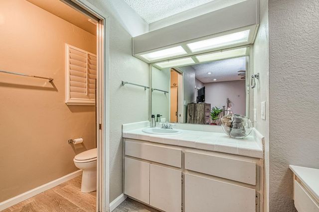 2715 N Marty Avenue, Fresno, CA 93722