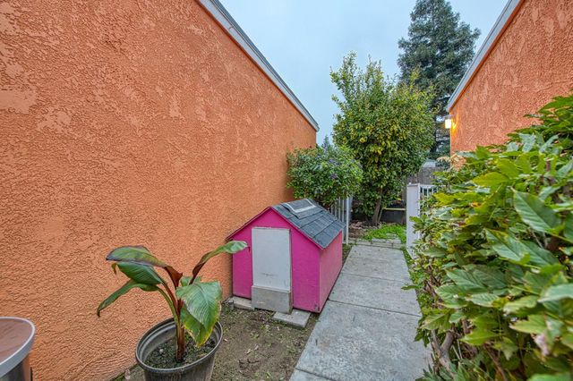 2715 N Marty Avenue, Fresno, CA 93722