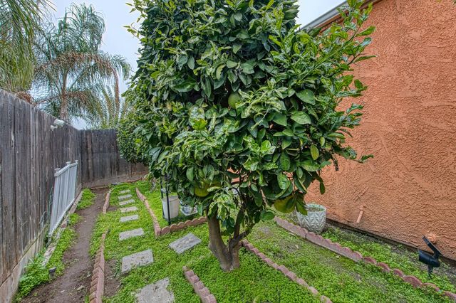 2715 N Marty Avenue, Fresno, CA 93722