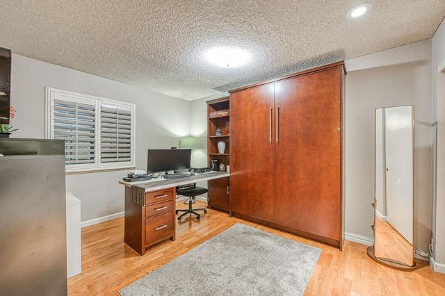 2715 N Marty Avenue, Fresno, CA 93722