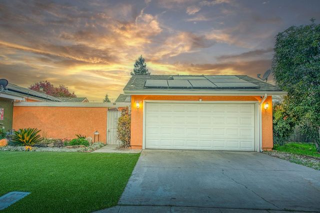 2715 N Marty Avenue, Fresno, CA 93722