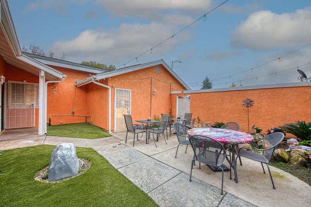 2715 N Marty Avenue, Fresno, CA 93722