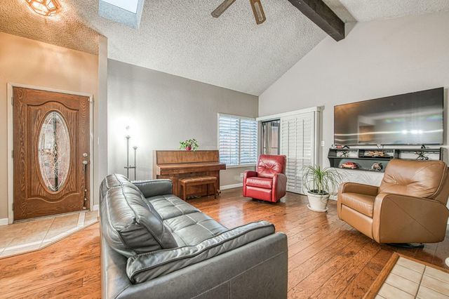 2715 N Marty Avenue, Fresno, CA 93722