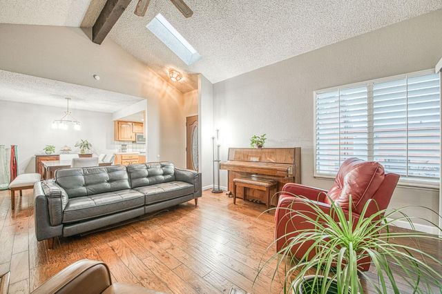 2715 N Marty Avenue, Fresno, CA 93722