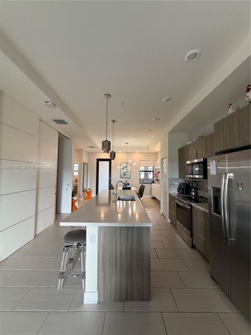 7815 NW 104th Avenue 32, Doral, FL 33178