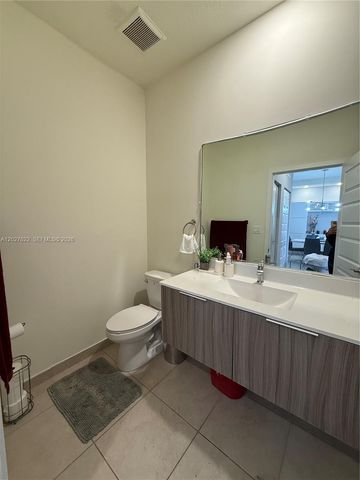7815 NW 104th Avenue 32, Doral, FL 33178