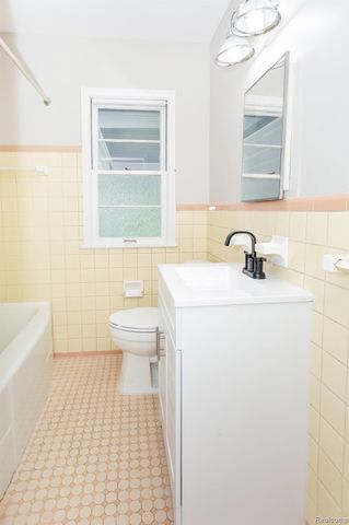 4056 Robina Avenue, Berkley, MI 48072