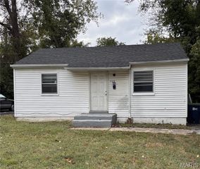 705 Beardsley Court, Ferguson, MO 63135