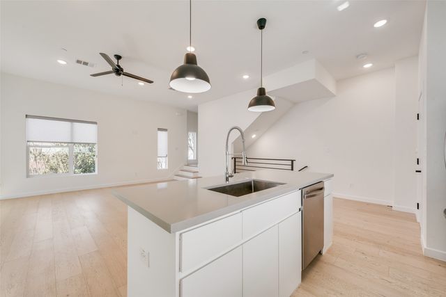 1505 N Garrett Avenue 204, Dallas, TX 75206