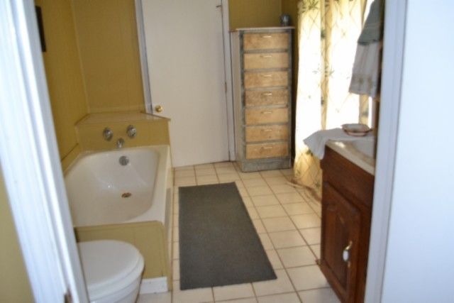 218 E Lake Ave, Celina, TN 38551