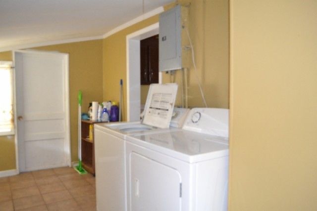 218 E Lake Ave, Celina, TN 38551