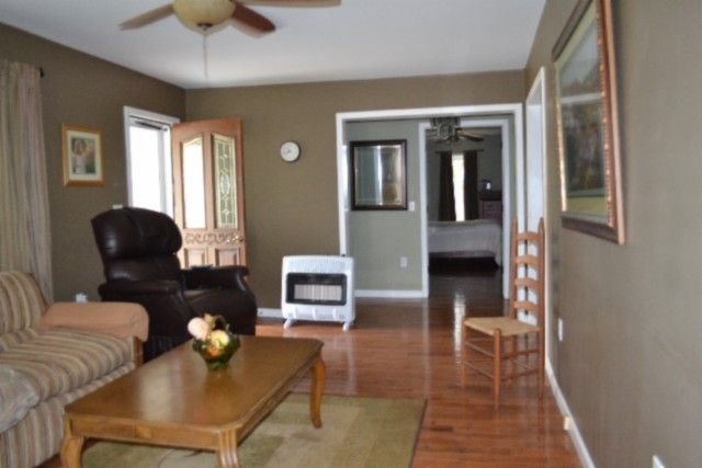 218 E Lake Ave, Celina, TN 38551