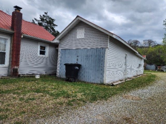 218 E Lake Ave, Celina, TN 38551