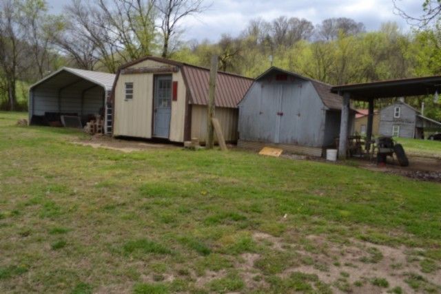 218 E Lake Ave, Celina, TN 38551