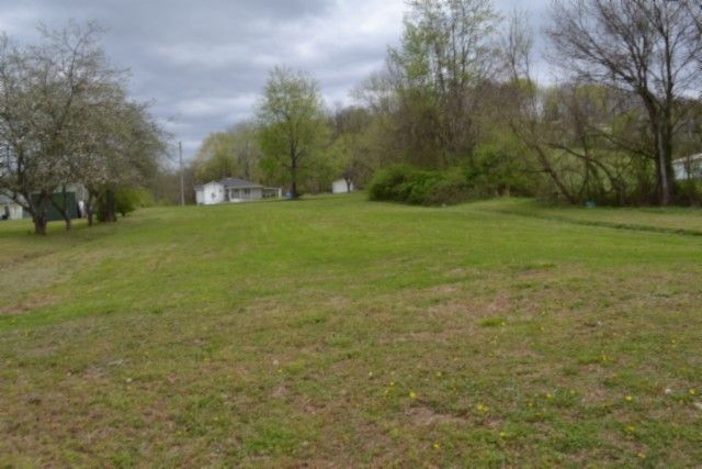 218 E Lake Ave, Celina, TN 38551