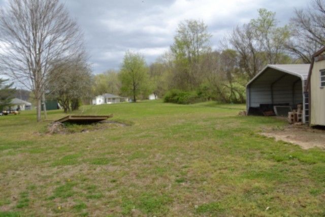 218 E Lake Ave, Celina, TN 38551