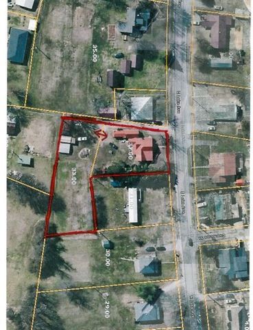 218 E Lake Ave, Celina, TN 38551