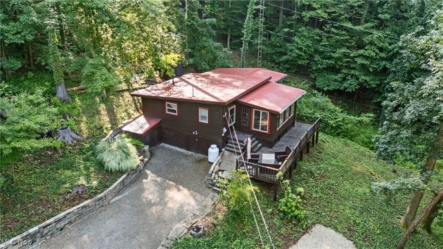 6090 Revere Road SW, Bowerston, OH 44695