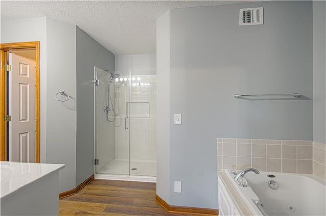 10023 N Willow Avenue, Kansas City, MO 64157