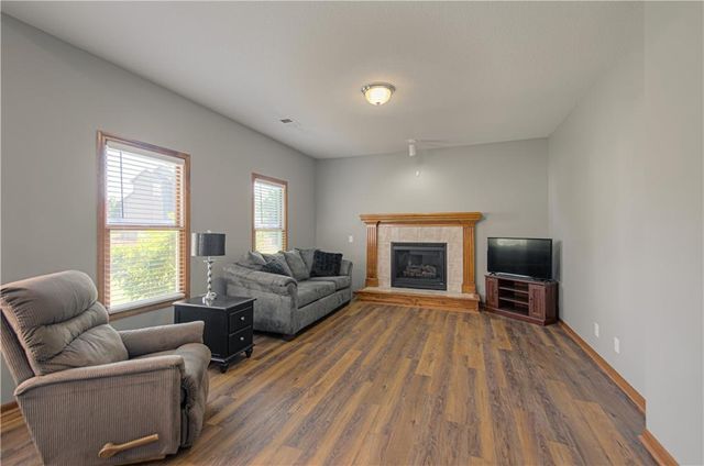 10023 N Willow Avenue, Kansas City, MO 64157