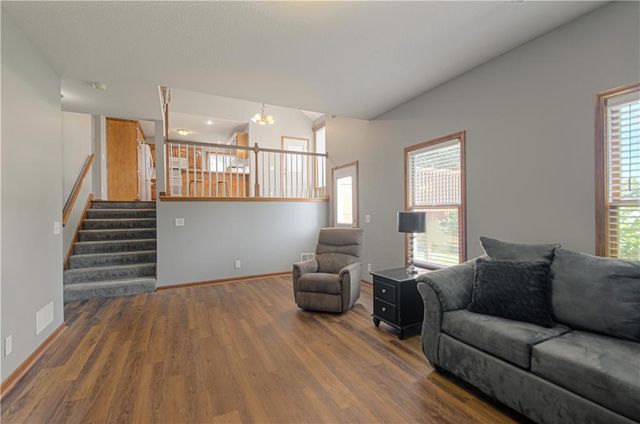 10023 N Willow Avenue, Kansas City, MO 64157