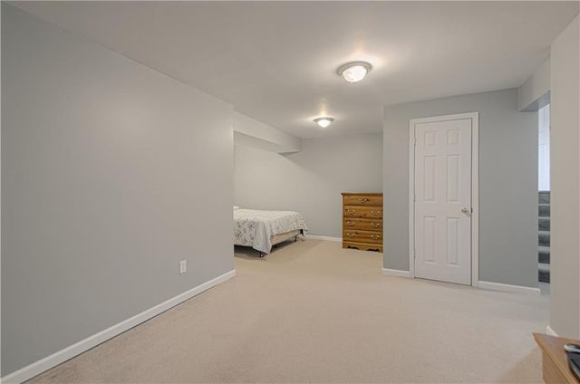 10023 N Willow Avenue, Kansas City, MO 64157